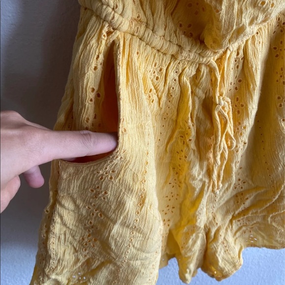 ❌SOLD❌HOLLISTER STRAPLESS ROMPER - Picture 3 of 4